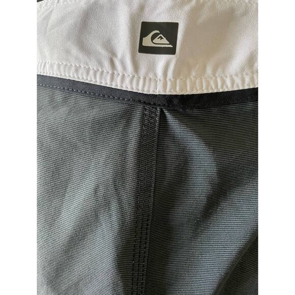 Quiksilver High Line Dryflight Board Shorts size 32 - Picture 5 of 9